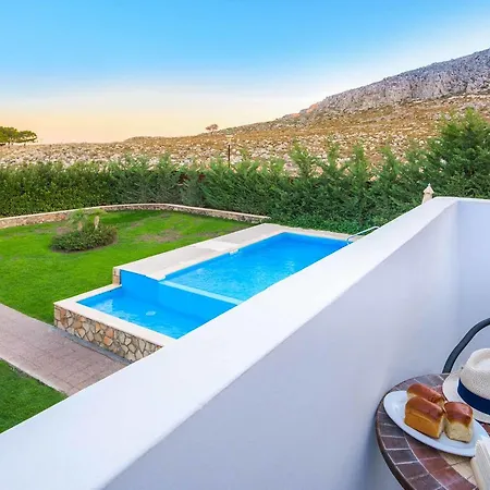 Emerald Vila Líndos